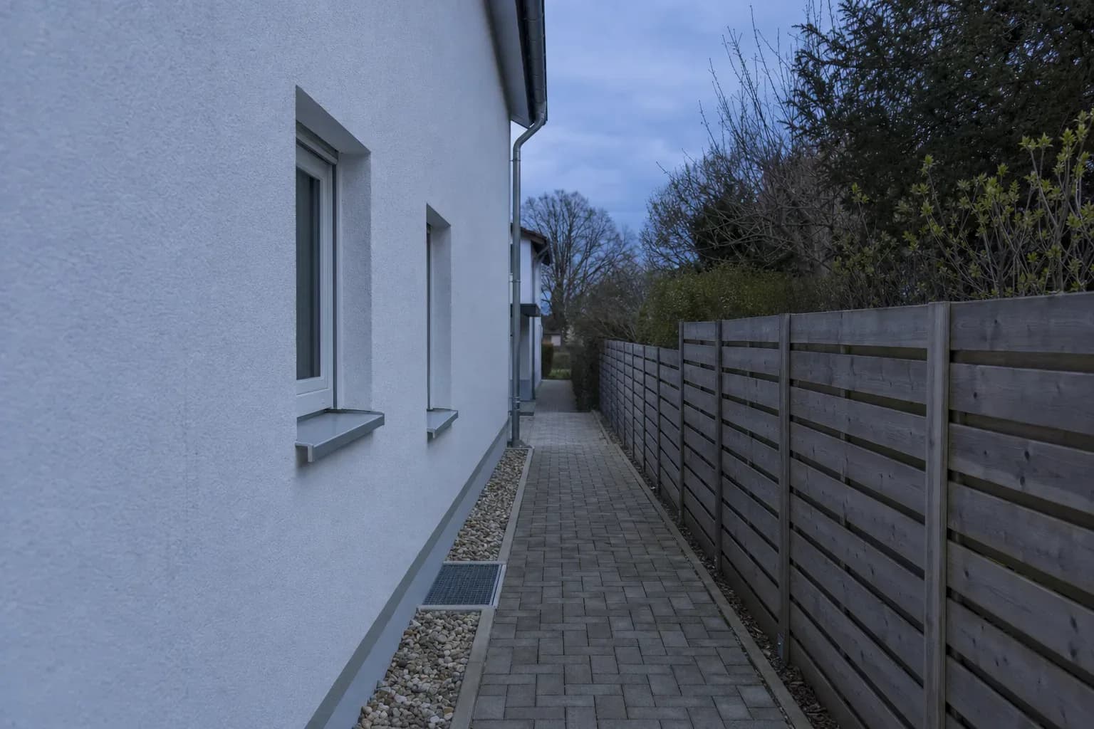 Wärmepumpe an der Grundstücksgrenze in RLP